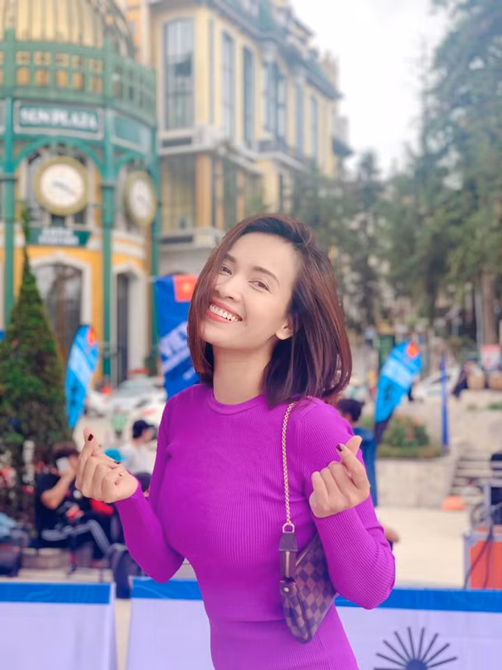 Trước khi theo đuổi âm nhạc, Ái Phương từng có thời gian hoạt động như một người mẫu. Cô tuân thủ những nguyên tắc giữ vóc dáng nuột nà riêng để luôn tự tin mỗi khi xuất hiện.