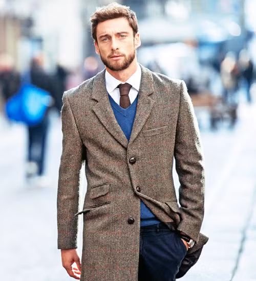 Claudio sở hữu phong cách thời trang riêng rất nam tính, vừa lịch lãm và vừa làm bật cá tính của mình.