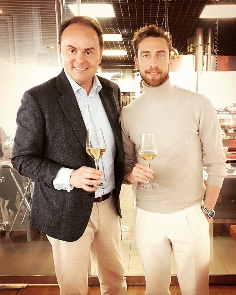 Đồng hồ là phụ kiện không thể thiếu luôn xuất hiện cùng Claudio.