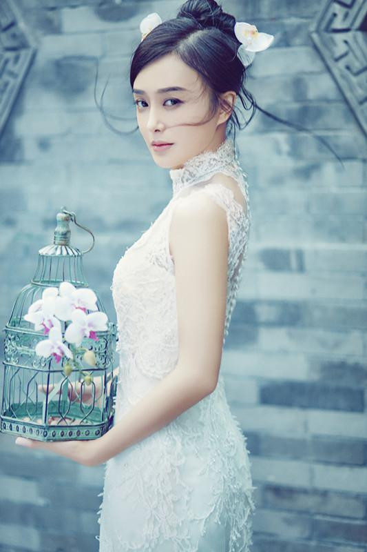 Cô thường xuyên góp mặt tại các tạp chí thời trang, chương trình quảng cáo áo quần - mỹ phẩm.