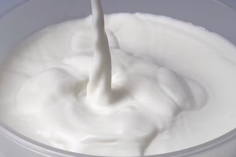 Sữa tách béo: Chuyên gia dinh dưỡng Jackica Ivey bổ sung sữa tách béo vào chế độ ăn uống hàng ngày. Lượng canxi đầy đủ là điều cần thiết để đảm bảo sức khỏe xương và răng lợi.