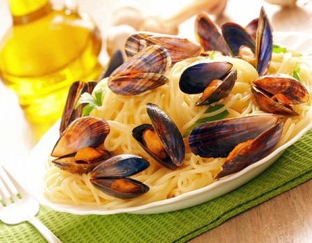 Động vật có vỏ: Hầu hết các động vật có vỏ như hàu, sò, trai,... đều là những thực phẩm rất giàu vitamin B12 và kali.