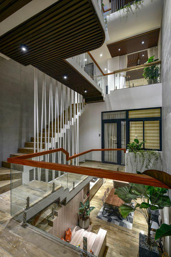 Đây chính là điểm nhấn của kiến trúc, giúp căn nhà trở nên vừa hiện đại cũng vừa tiện dụng hơn.