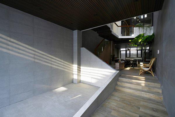 Căn nhà thiết kế dạng nhà ống, xây trên một mảnh đất có diện tích 100m2.