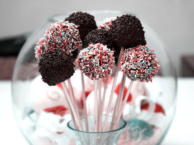 Huyết áp cao: Hầu hết mọi người chỉ có muối mới liên quan tới huyết áp cao, nhưng theo nghiên cứu của Đại học Colorado, tình trạng tăng huyết áp và lượng đường tiêu thụ quá mức có liên quan với nhau. Ảnh: Internet.