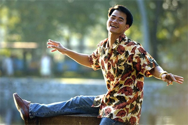 Nghệ sĩ Xuân Bắc cũng nhiều lần xuất hiện với trang phục hoa lá trên sân khấu.