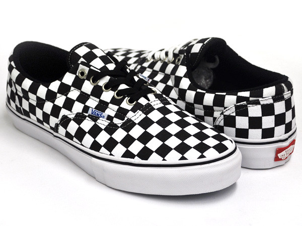 Checkerboard có rất nhiều phiên bản nhưng đôi sneaker đen-trắng với phần thân giày được trang trí họa tiết tiết độc đáo. Giờ đây, nó vẫn là sản phẩm được ưa chuộng bởi nhiều tín đồ thời trang.
