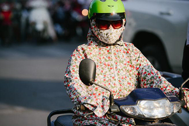 Nắng nóng 40 độ gây hại gì cho sức khoẻ và nên ăn mặc thế nào? - Hình 13 Nang nong 40 do gay hai gi cho suc khoe va nen an mac the nao?-Hinh-13