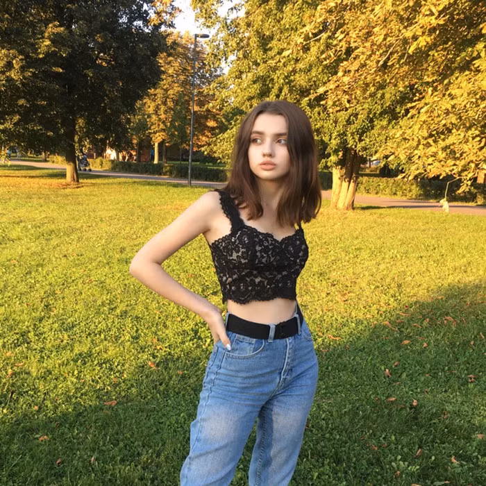 Thân hình gầy gò, thiếu sức sống của thiếu nữ này khiến mẹ cô rất đau lòng. Lúc này, Yana mới ý thức được việc bảo vệ sức khỏe, quay sang chế độ ăn uống lành mạnh, luyện tập hợp lý.