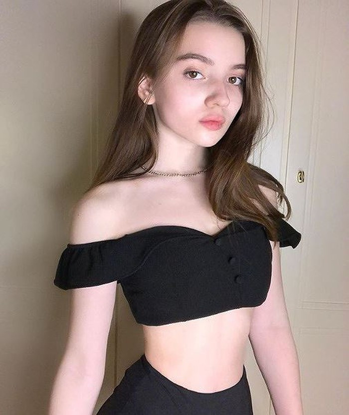 Xấu hổ vì bị bạn bè trêu chọc, cô lao vào giảm cân theo cách cực đoan: tập luyện hùng hục và nhịn ăn liên tục 2-3 ngày. Hậu quả, có thời gian, thiếu nữ bị biếng ăn, chỉ nặng 37kg dù cao 1,60m.