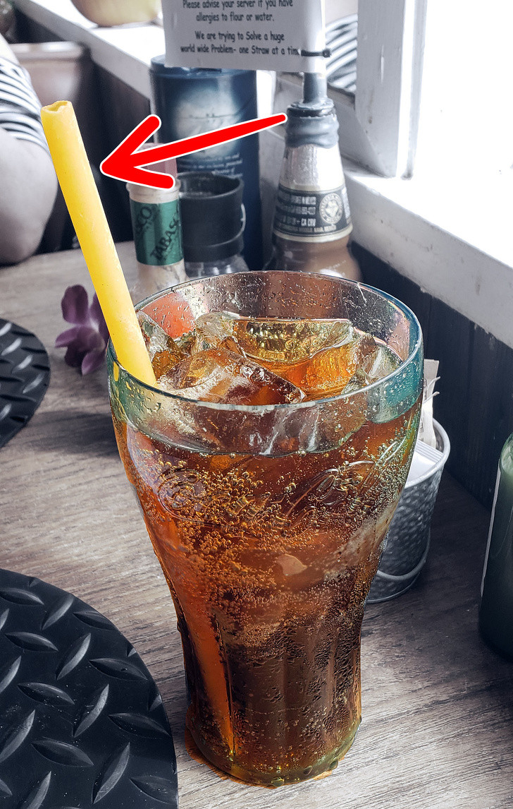 Một số nhà hàng sử dụng mì ống làm ống hút.