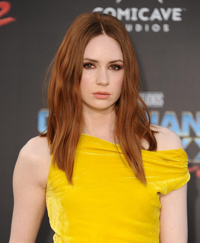 Chiều cao 1,8 m cùng gương mặt xinh xắn, ánh mắt hút hồn đã giúp Gillan nhanh chóng được chú ý.