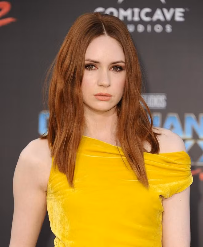 Chiều cao 1,8 m cùng gương mặt xinh xắn, ánh mắt hút hồn đã giúp Gillan nhanh chóng được chú ý.