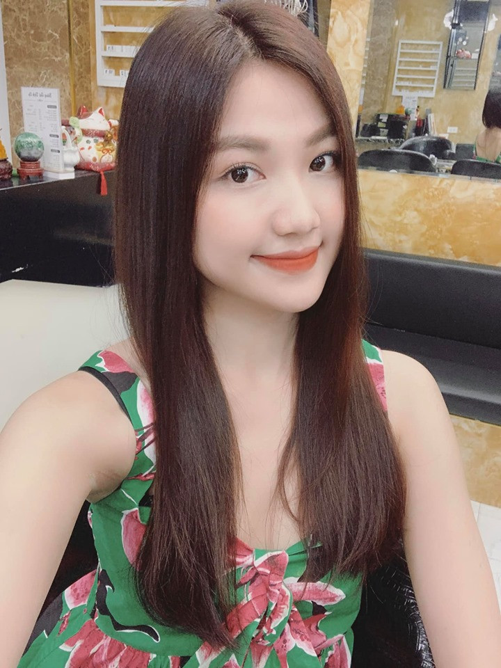 Làn da trắng nõn của Lương Thanh được tôn lên nhờ những trang phục sáng màu. Ảnh: FBNV.