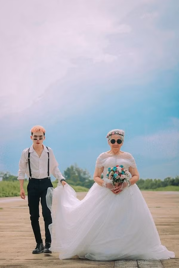 Bo anh cuoi ba noi - chau trai khien cu dan mang choang vang cuc do-Hinh-5