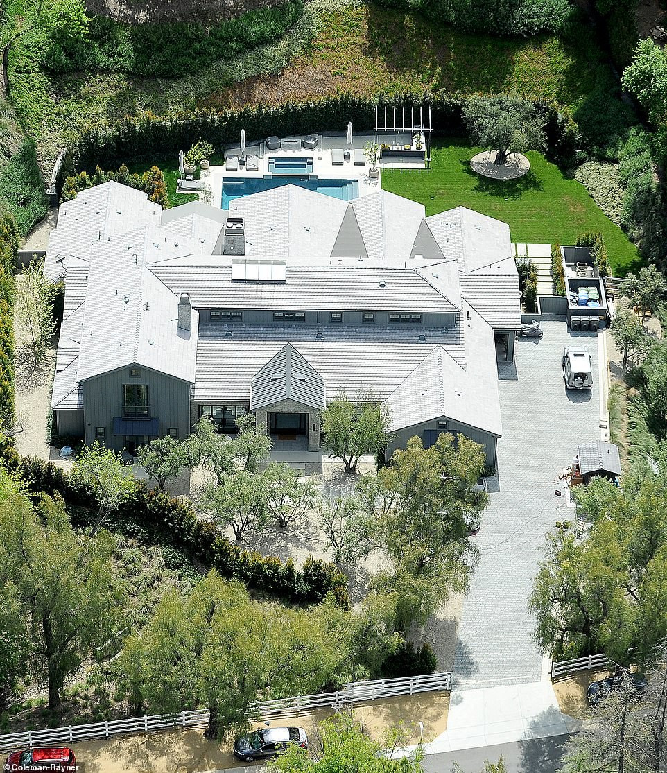 Biet nha Kardashian giau nhung ai ngo giau den do nay-Hinh-13