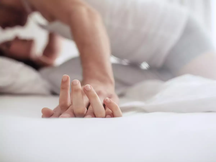 Nghiên cứu cũng cho rằng đàn ông có nhiều khả năng quan hệ tình dục khi họ lừa dối. Nhưng cả hai giới đều có khả năng như nhau để lừa dối bằng cách hôn.