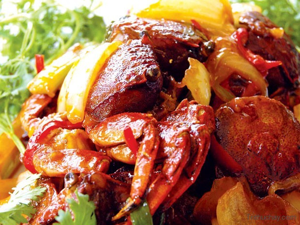 Ba khía muối: Ba khía hay còn gọi là cua đồng nhưng nhỏ hơn một chút và chỉ sống ở vùng nước mặn. Ba khía muối là món ăn thường ngày của người dân Bạc Liêu và hay được ăn kèm với canh chua. Tuy là món ăn bình dân nhưng hương vị đậm đà của nó khiến người ăn không thể nào quên được.