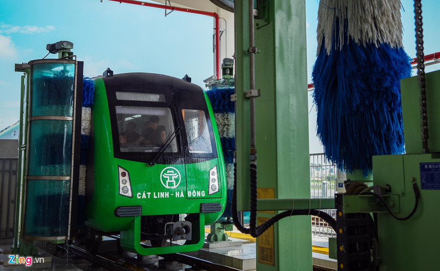 Trung bình, thời gian để hệ thống làm sạch đoàn tàu 80 m là 15 phút và chỉ tiêu tốn 1m3 nước. Hệ thống này đang hoạt động thử nghiệm, mỗi ngày rửa 1-2 đoàn tàu.