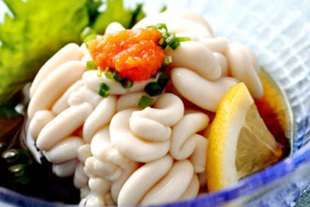 Ở một số nơi người ta sẽ hấp, chiên để ăn cùng với cơm nóng, hoặc cho vào lẩu cùng với nhiều nguyên liệu khác nhau như nấm, củ cải, cà rốt, thịt...