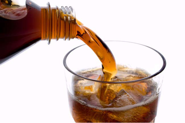 Thức uống có ga: Các loại đồ uống có ga có thể ảnh hưởng đến lượng tinh trùng của nam giới. Một nghiên cứu của Đan Mạch đã chứng minh chất caffeine có trong cola có thể làm giảm lượng tinh trùng. Các nhà khoa học cũng cho biết quá nhiều đường có thể gây kháng insuline, ảnh hưởng đến khả năng sinh sản.