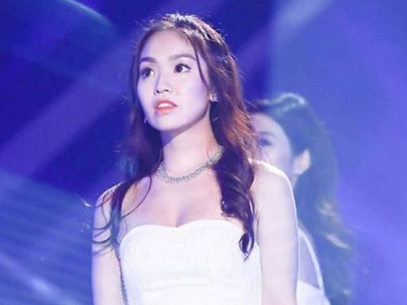 Trước mọi bình luận trái chiều, Trần Phương Ngữ không hồi đáp. Từ trước tới nay, cô nổi tiếng với gu thời trang gợi cảm, táo bạo.