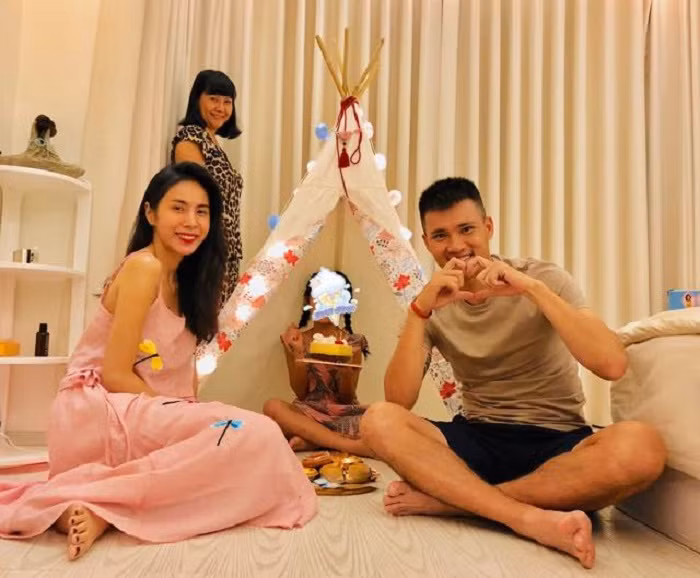 It xuat hien, cuoc song cua vo chong Thuy Tien - Cong Vinh ra sao?-Hinh-8