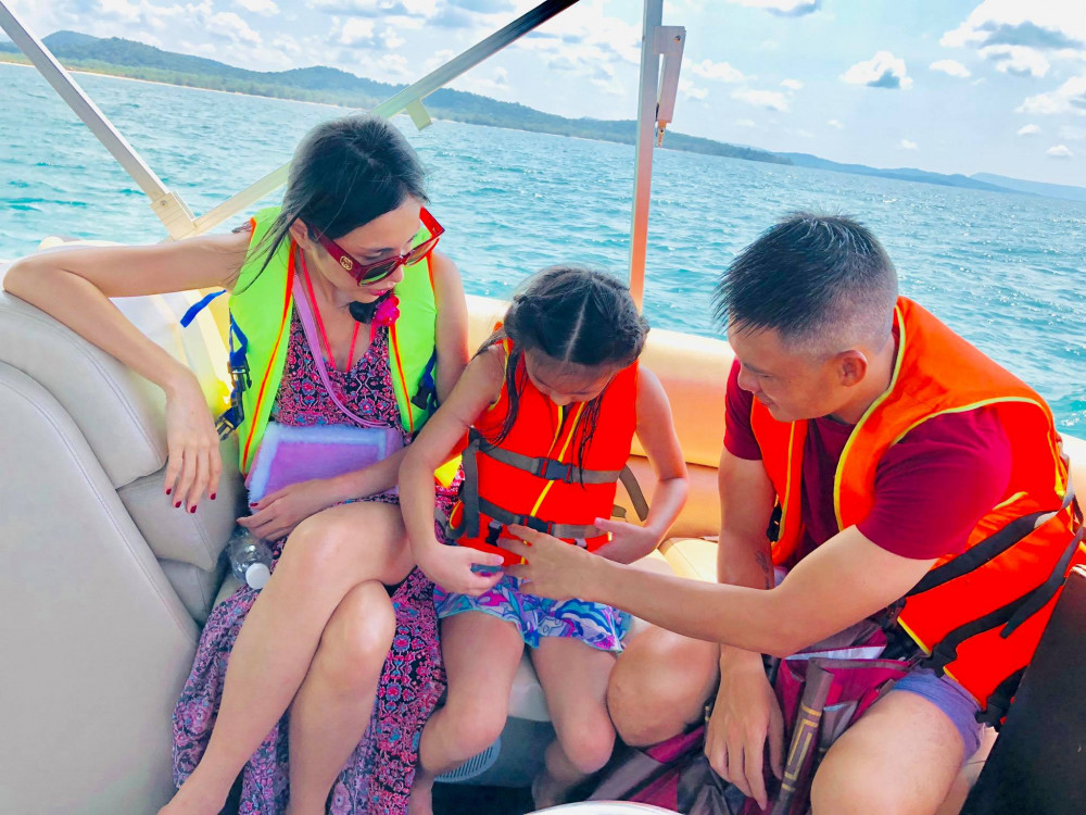 It xuat hien, cuoc song cua vo chong Thuy Tien - Cong Vinh ra sao?-Hinh-4