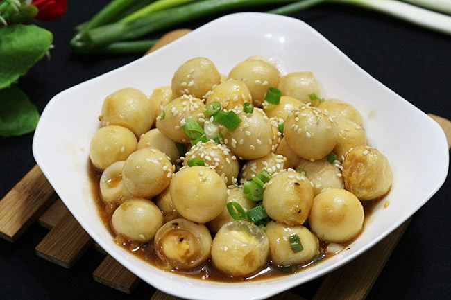 Tăng nồng độ huyết sắc tố trong máu: Hàm lượng sắt cao trong trứng cút có thể giúp người thiếu máu ở mức độ lớn. Ăn trứng cút thường xuyên cải thiện nồng độ hemoglobin.