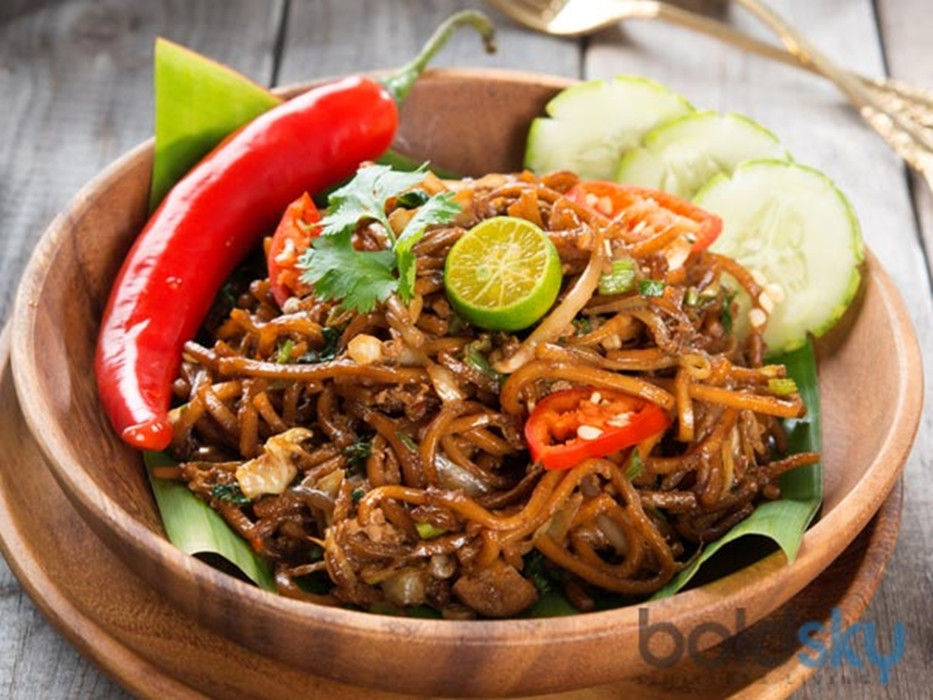 Ăn sáng với quá nhiều chất béo: Cơ thể bạn phải mất rất nhiều thời gian để đốt cháy hết lượng chất béo được dung nạp vào cơ thể. Do đó, thay vì chọn những thực phẩm giàu chất béo, bạn nên ăn những món “nhẹ nhàng” hơn như sữa, bánh mỳ, bánh ngô, trái cây, trứng hoặc nước ép để bảo đảm sức khỏe, tránh béo phì, thừa cân.