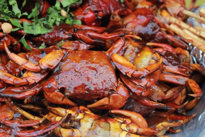 Ba khía muối: Ba khía hay còn gọi là cua đồng nhưng nhỏ hơn một chút và chỉ sống ở vùng nước mặn. Ba khía muối là món ăn thường ngày của người dân Bạc Liêu và hay được ăn kèm với canh chua. Tuy là món ăn bình dân nhưng hương vị đậm đà của nó khiến người ăn không thể nào quên được.