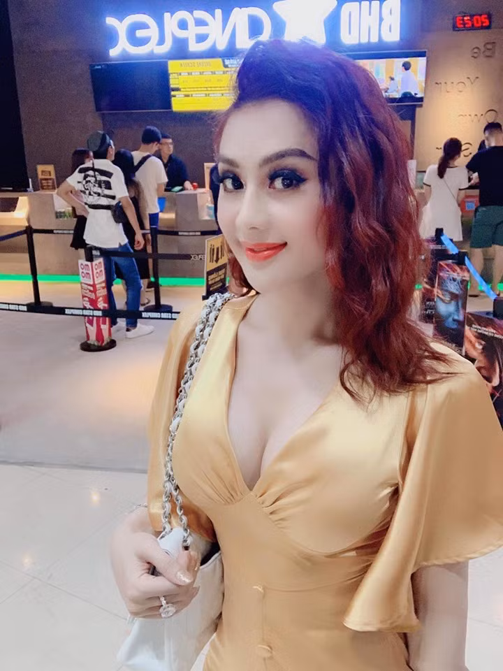 Nữ ca sĩ không ngại phô thân thể mà còn cảm thấy tự hào vì đây là thân hình do chính cô chịu bao đau đớn trong suốt nhiều năm nỗ lực mới có được.