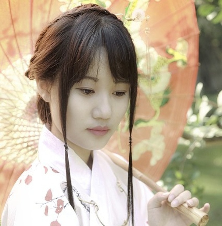 Giữ bình tĩnh: Sự thiếu biểu cảm trên khuôn mặt của họ cũng góp phần vào sự trẻ trung của làn da: cơ bắp của chúng ta hoạt động càng ít, chúng ta càng ít nếp nhăn.