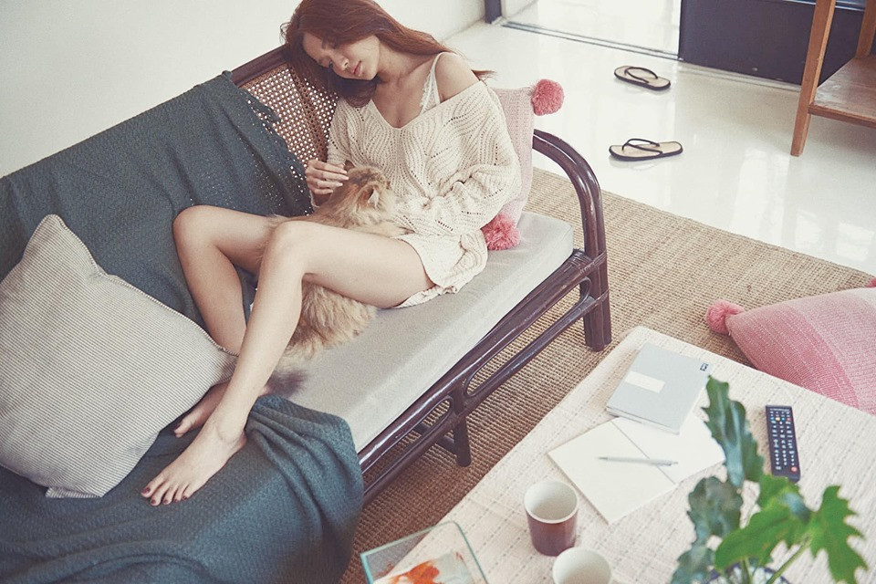 Dù vậy, phong cách thời trang khoe ngực lép của Bích Phương cũng vẫn được đánh giá cao về độ quyến rũ.