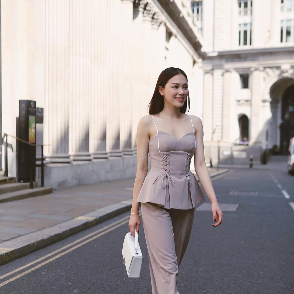 Bạn gái tin đồn của Phillip Nguyễn có style đường phố khá "chanh xả".