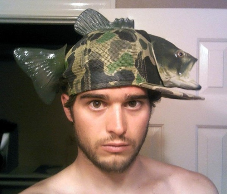 Chiếc mũ lưỡi chai hình cá ít ai dám đội ra đường.