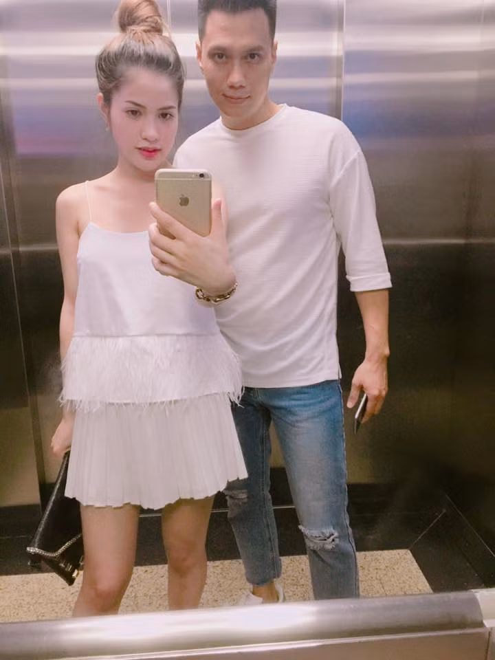 Thủa còn mặn đồng, hai vợ chồng Việt Anh còn mặc đồ ton sur ton.