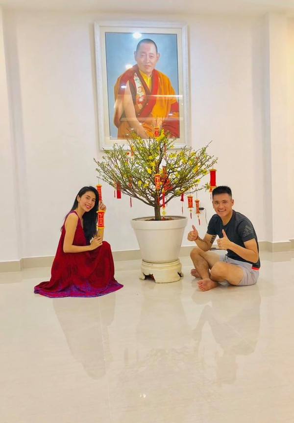 Thuy Tien bat mi cach Banh Gao su dung tien li xi 