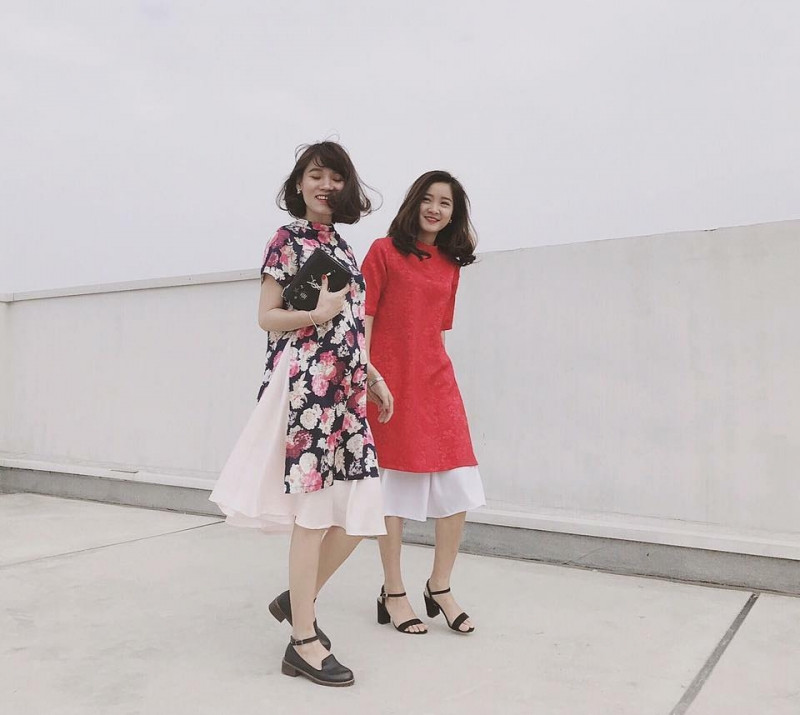 Với quần lót, nên tránh chọn các loại quần có đường viền quá dày, vì quần của áo dài thường rất mỏng, hầu hết được may bằng vải phi bóng nên dễ làm lộ đường viền bên trong. Ảnh: Eva.