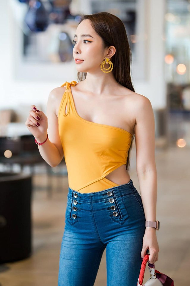 Lưu ý trước khi tắm trắng bằng sữa tươi và cam, bạn nên tẩy tế bào chết cho da để mang đến hiệu quả tuyệt vời nhất. Vào mùa hè, thay vì sử dụng kem tẩy da chết, bạn có thể dùng muối biển tự nhiên chà xát nhẹ nhàng lên da để tăng tuần hoàn máu, loại bỏ da chết mà vẫn tiết kiệm, nhanh chóng.