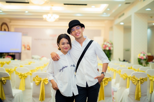 Trong thời gian còn hẹn hò, cặp đôi Thái Trinh - Quang Đăng thường xuyên diện đồ đôi ton sur ton cực tình cảm.