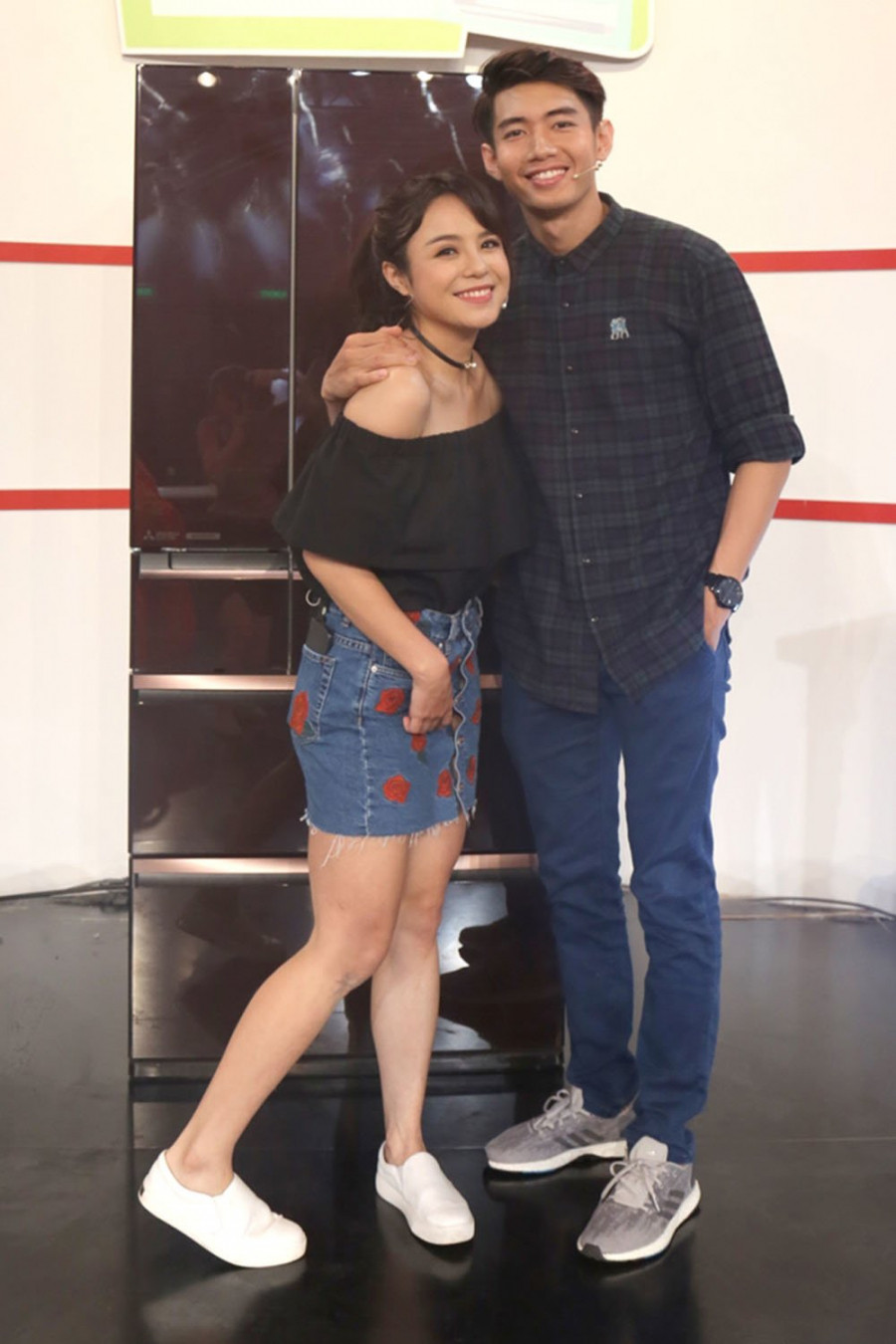 Cặp đôi được khán giả yêu mến bởi sự trẻ trung năng động và cách ăn mặc giản dị.