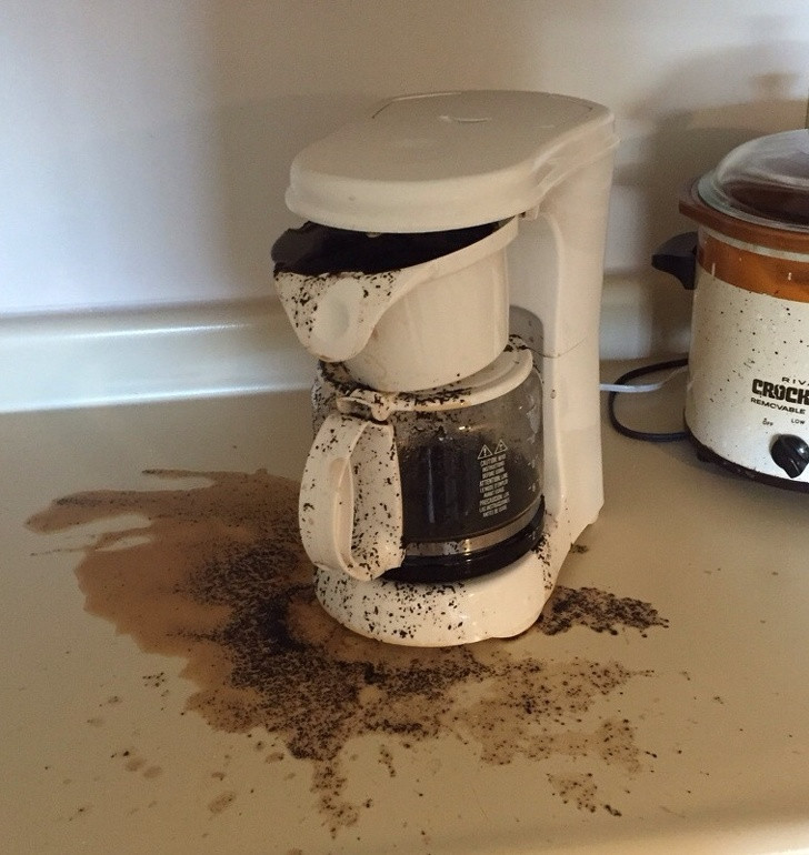 Chỉ một sai lầm nhỏ thôi, chiếc máy pha cà phê đã tiêu tan.