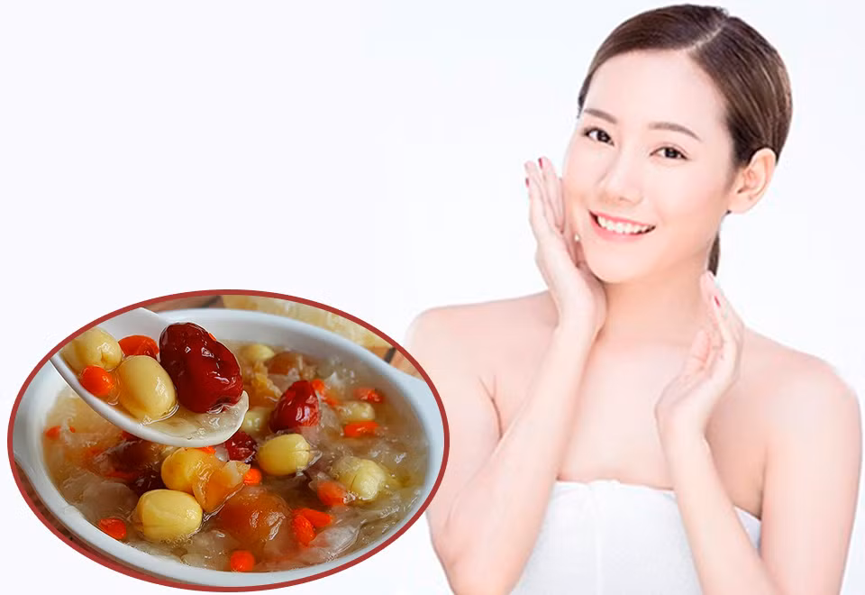 Món chè dưỡng nhan bao gồm rất nhiều nguyên liệu, khi nấu cũng phối hợp tùy theo sở thích và từ đó mà có rất nhiều công thức nấu khác nhau.