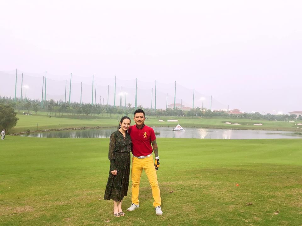 Thu Hương được chồng yêu chiều hết mực và cô thường xuất hiện xinh đẹp bên ông xã.