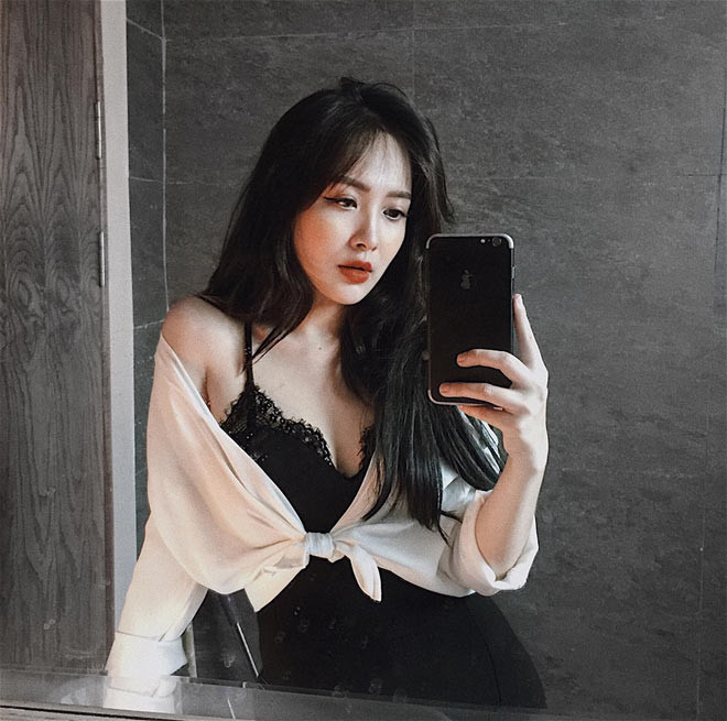 Cô nàng phối đồ hết sức tinh tế và chất lừ.