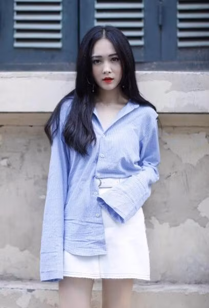 Hàng My được nhiều người khen ngợi trên mạng có phong cách thời trang cá tính.