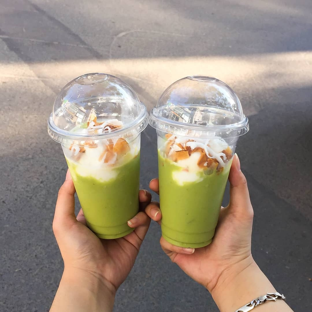 Kem bơ: Không cần phải đến Đà Lạt, bạn cũng có thể thưởng thức món kem bơ ở giữa lòng thủ đô với mức giá 25.000-35.000 đồng/cốc.