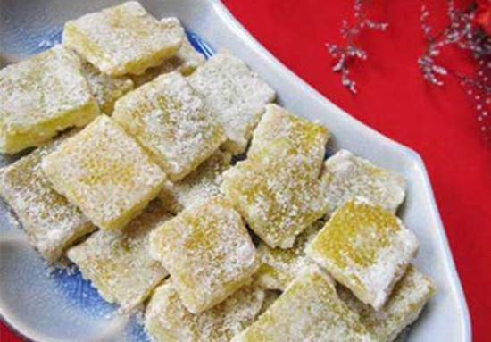 Mứt phật thủ là món ăn vặt ngày tết rất tốt cho sức khỏe bởi phật thủ có nhiều dưỡng chất giúp hỗ trợ ngăn ngừa rất nhiều bệnh tật. Do vậy, bạn đừng bỏ phí những trái phật thủ nhỏ và xấu mà hãy tận dụng nguyên liệu này để làm mứt Tết. Ảnh: Internet.