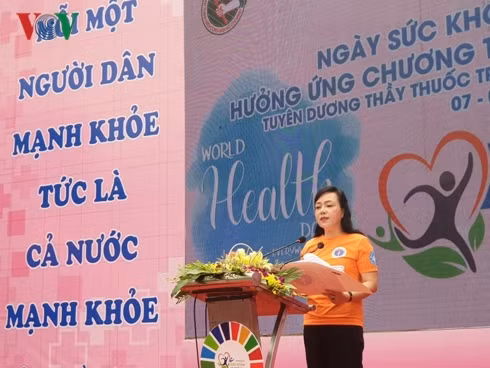 Bo truong Y te di bo 10.000 buoc keu goi hanh dong thay doi cuoc song